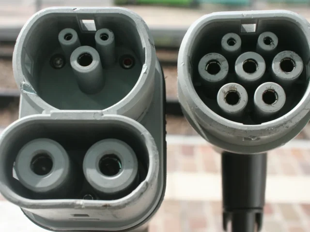 Nabíjecí konektory: Type 2, CCS Combo 2 a MCS pro kamiony