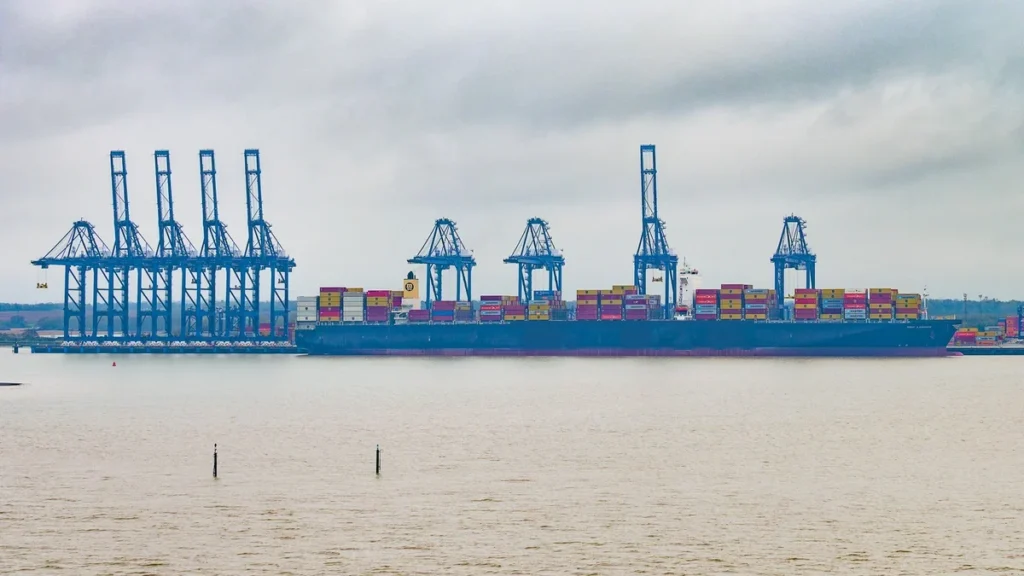 Incoterms 2020 v automotive: doprava, clo a riziko